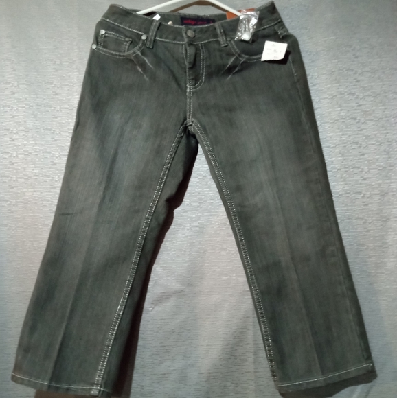 NWT Grey Capris - Picture 2 of 10